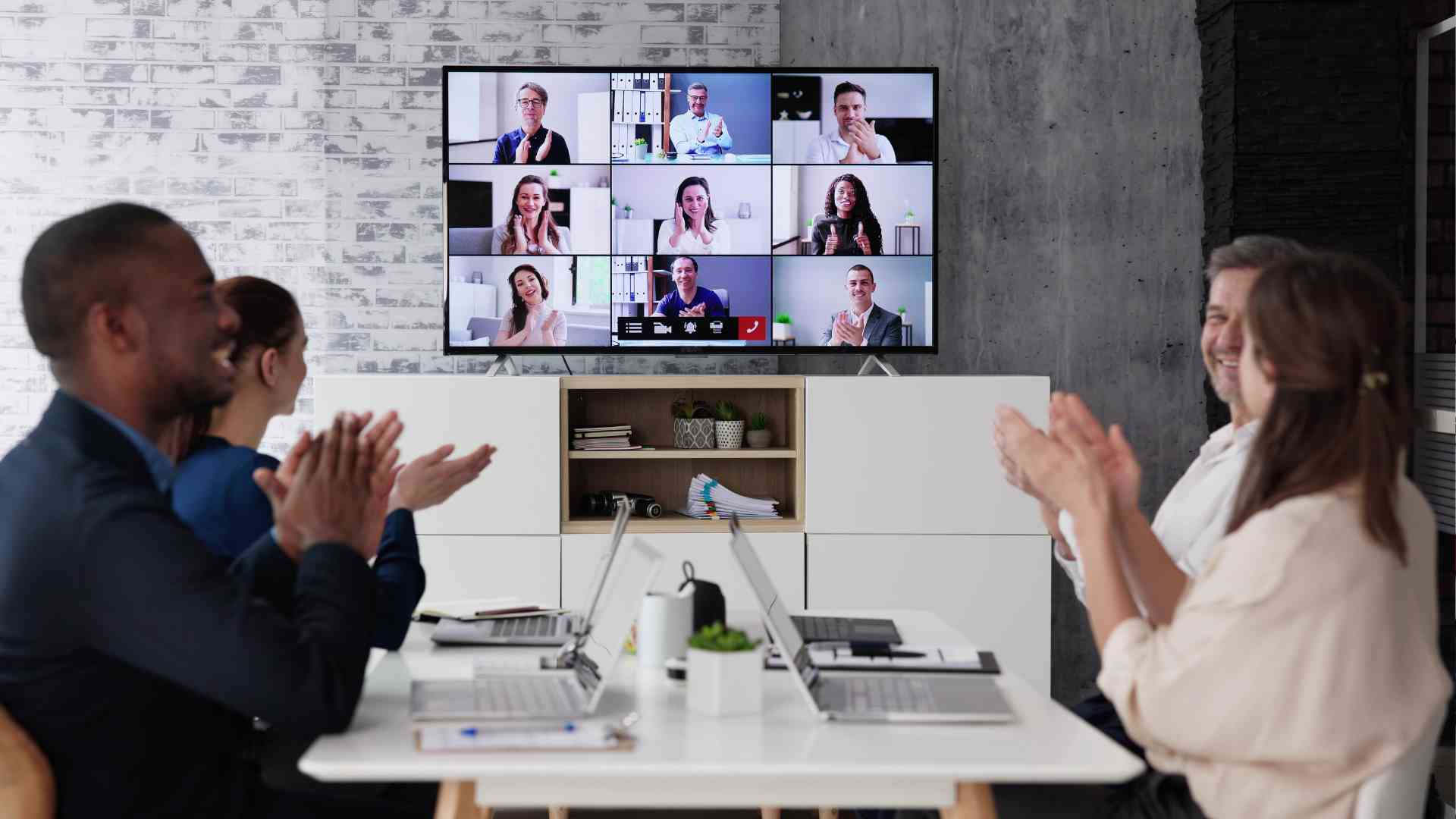 Team meeting that lets the team stay connected 